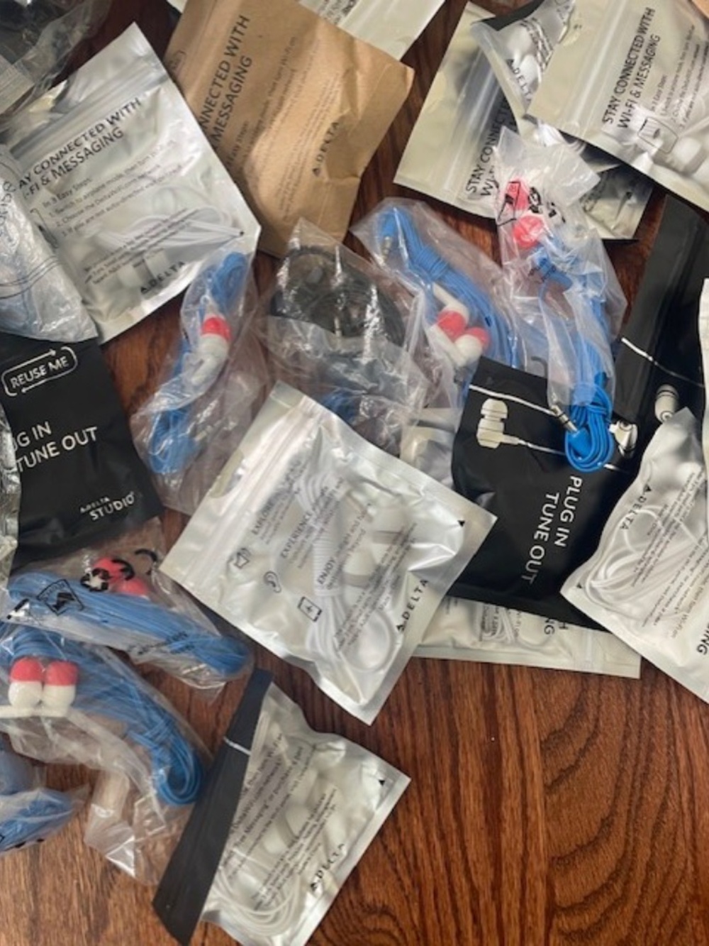 Airline Earbuds Headphones Lot 57 Delta Air France Bulk Travel Mix New - Picture 5 of 7